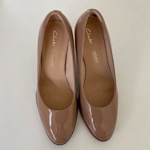 Clarks Nude Pumps